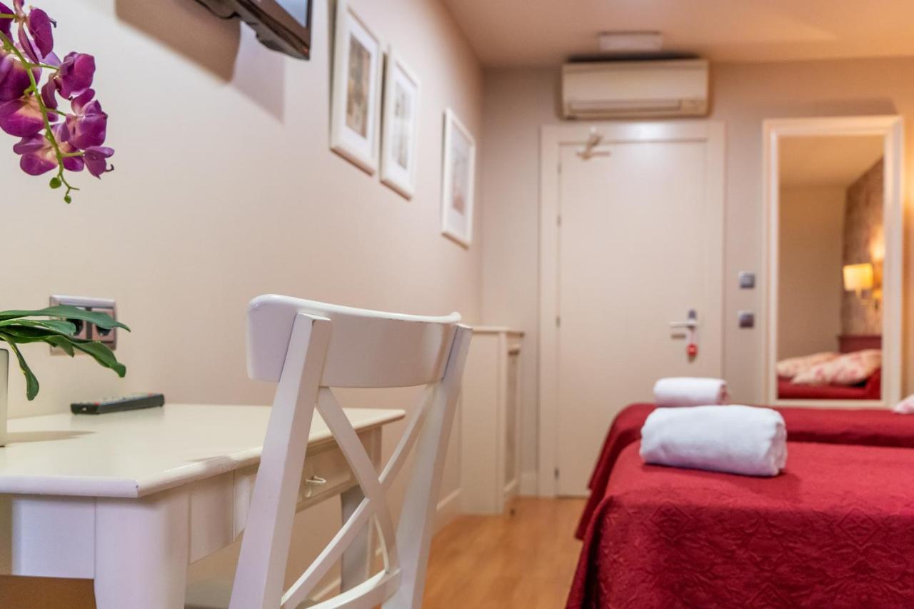 Hostal Matheu Madrid Extérieur photo