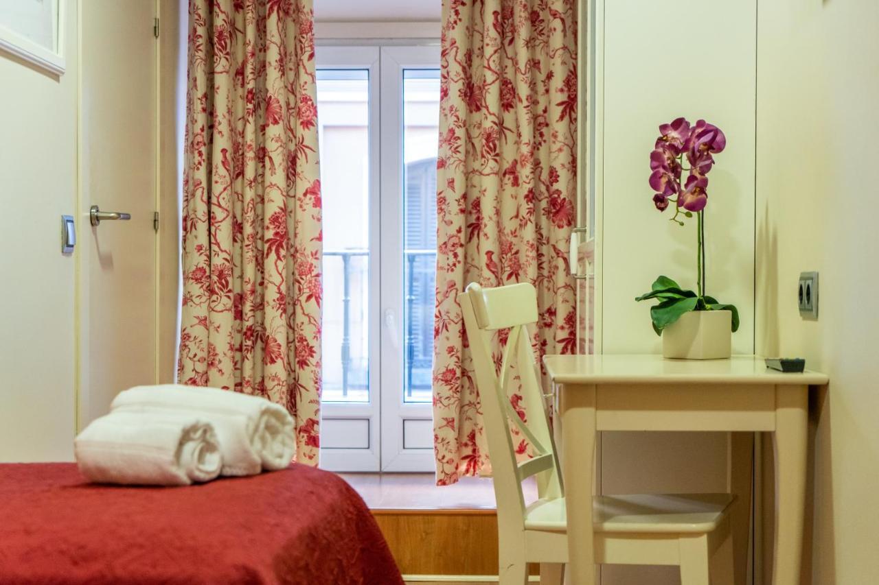 Hostal Matheu Madrid Extérieur photo
