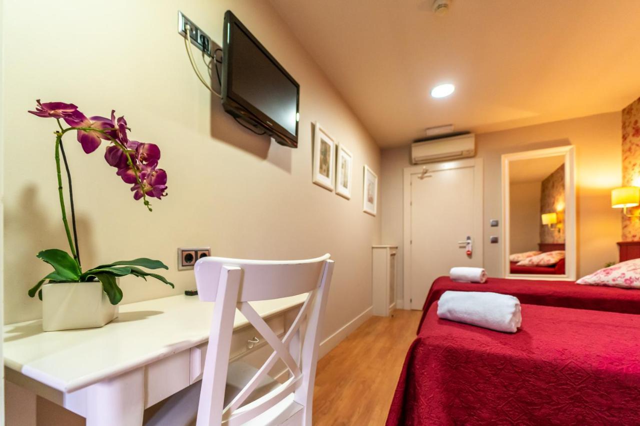 Hostal Matheu Madrid Extérieur photo