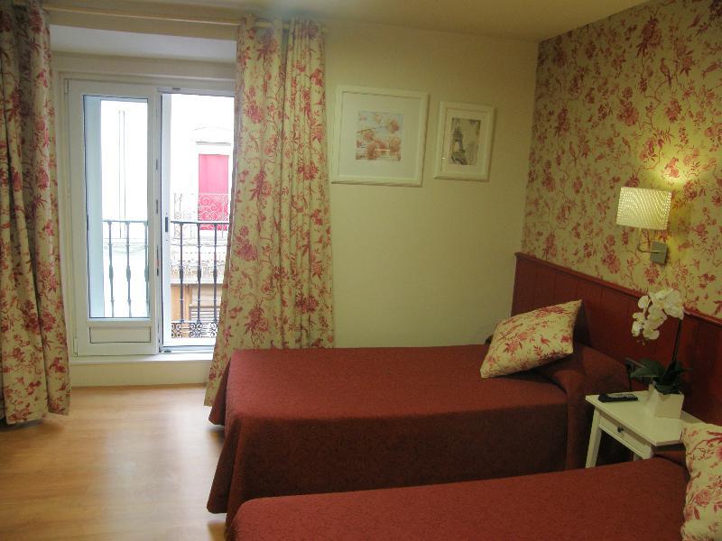 Hostal Matheu Madrid Extérieur photo