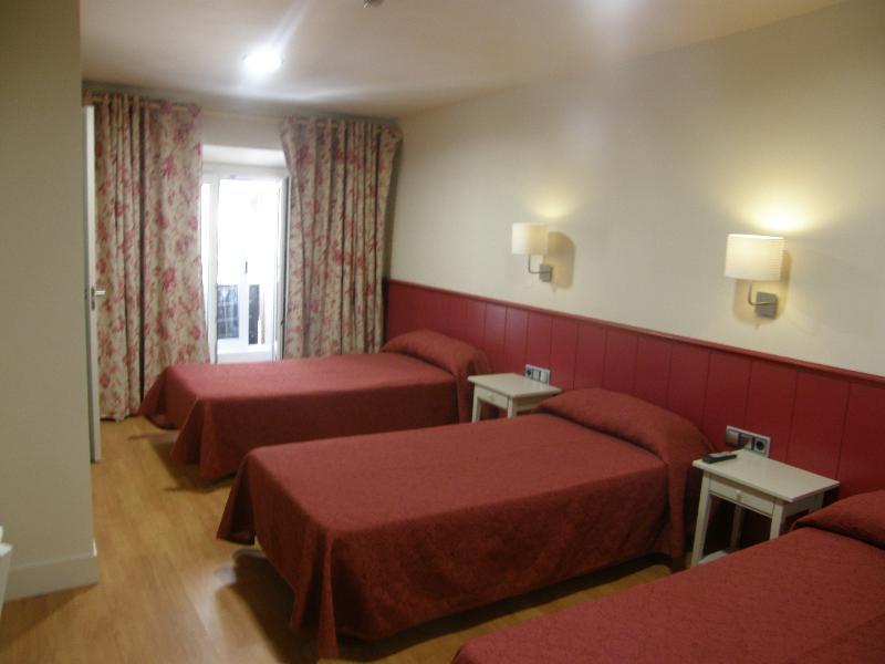 Hostal Matheu Madrid Extérieur photo